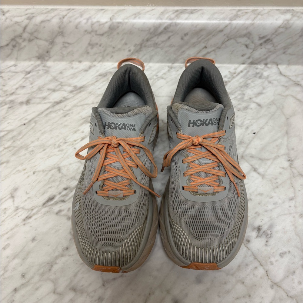 Hoka Bondi7 Women's Athletic Shoes in Light Gray with Peach Accents